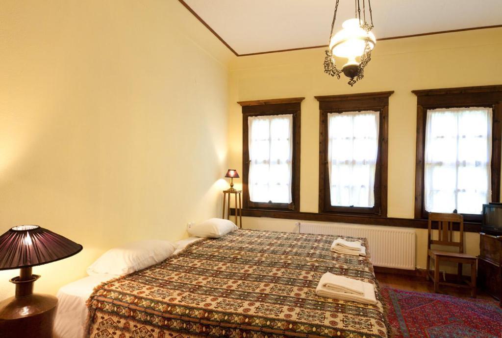 Vergoula'S Mansion Kastoria Kamer foto
